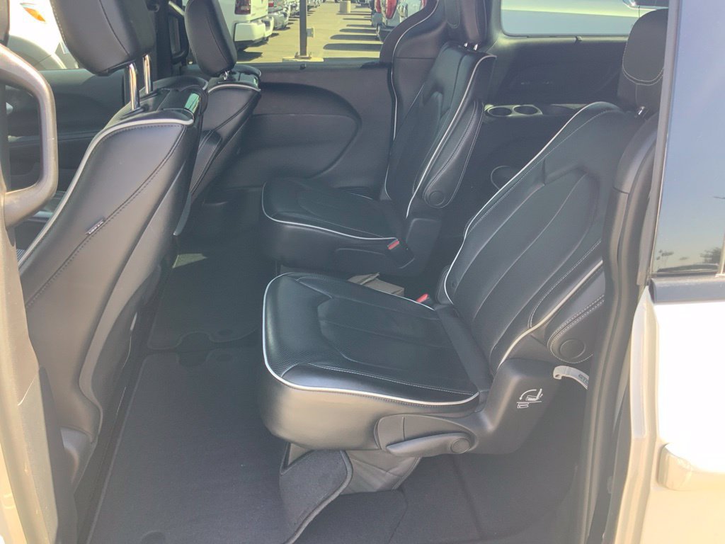 Certified 2020 Chrysler Pacifica Limited FWD image 17