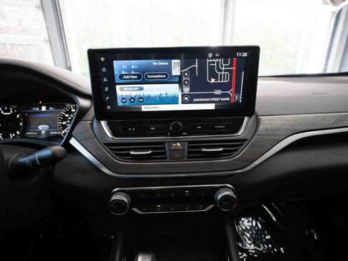 Used 2024 Nissan Altima 2.5 SV w/ SV Premium Package image 17