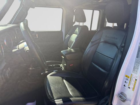 Used 2018 Jeep Wrangler Unlimited Sahara image 9