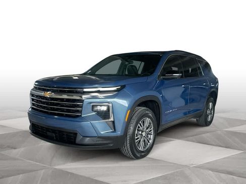 Used 2024 Chevrolet Traverse LT FWD image 4