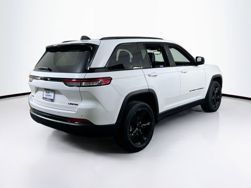 Used 2023 Jeep Grand Cherokee Limited w/ Black Appearance Package image 5