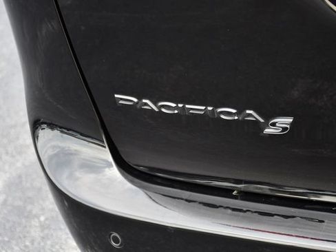 Used 2026 Chrysler Pacifica Limited w/ S Appearance Package FWD image 29