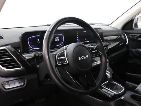 Used 2025 Kia Seltos S FWD image 15