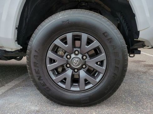 Used 2023 Toyota Tacoma SR5 w/ Technology Package image 11