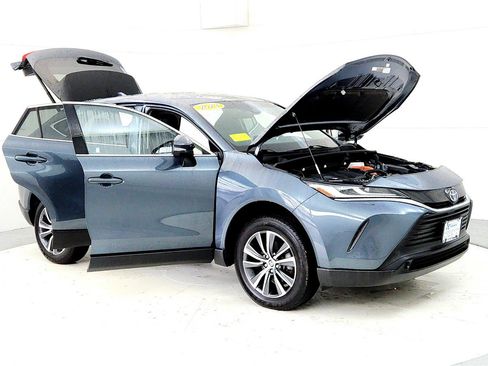 Certified 2023 Toyota Venza LE AWD/4WD image 12