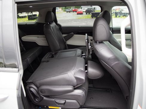 Used 2023 Kia Carnival SX Prestige FWD image 27