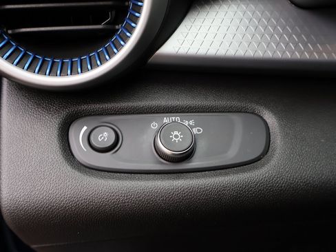 Used 2024 Chevrolet Trax LS w/ LS Convenience Package image 37