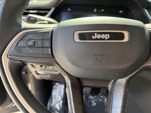 Certified 2022 Jeep Grand Cherokee Limited w/ Trailer Tow Prep Group (B) image 18