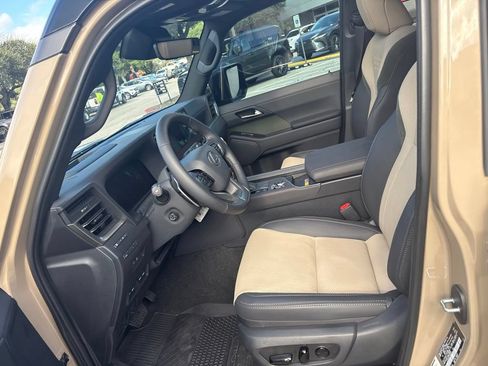 Certified 2026 Lexus GX 550 AWD/4WD image 16