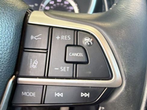 Used 2024 Toyota Highlander XLE image 26