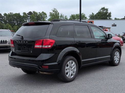 Used 2019 Dodge Journey SE FWD image 3
