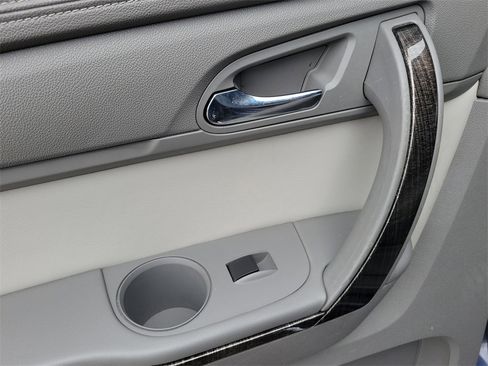 Used 2014 GMC Acadia SLT w/ Technology Package image 18