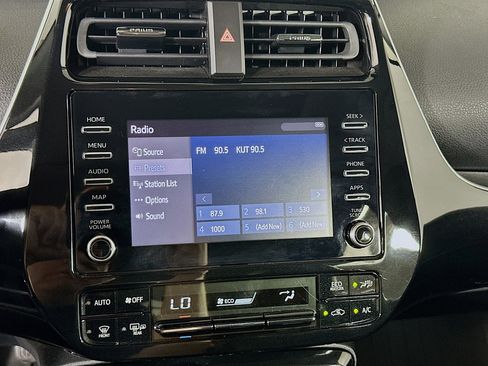 Used 2020 Toyota Prius XLE w/ Premium Convenience Package FWD image 19