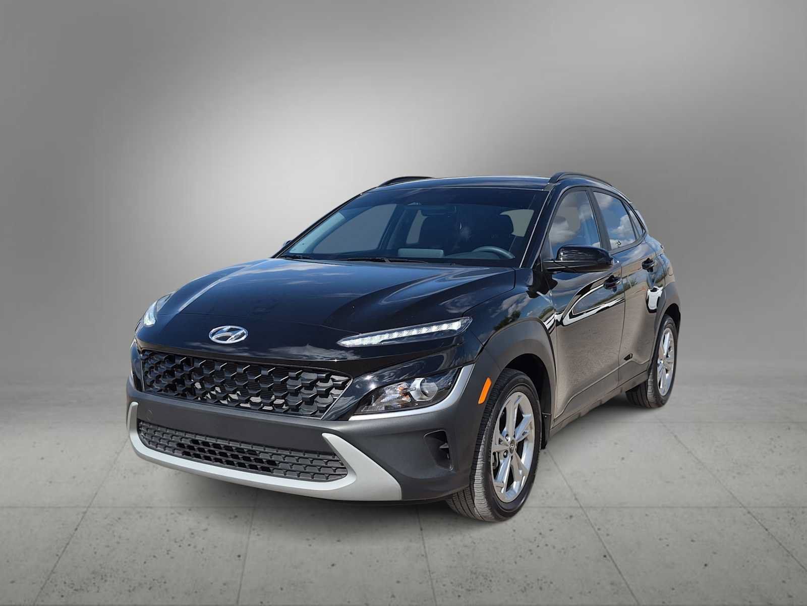 Certified 2022 Hyundai Kona SEL FWD image 4