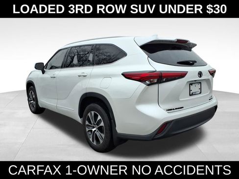 Used 2022 Toyota Highlander XLE AWD/4WD image 6