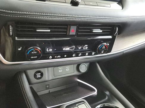 Certified 2025 Nissan Rogue Platinum AWD/4WD image 34
