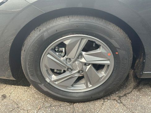 New 2026 Hyundai Elantra SE FWD image 13