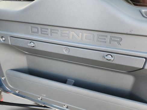 Used 2025 Land Rover Defender 110 X-Dynamic SE image 34