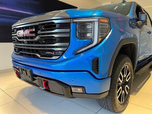 Used 2024 GMC Sierra 1500 AT4 w/ Technology Package AWD/4WD image 14