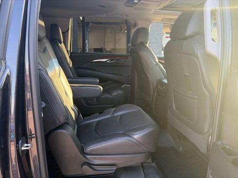 Used 2017 Cadillac Escalade ESV Premium Luxury image 41