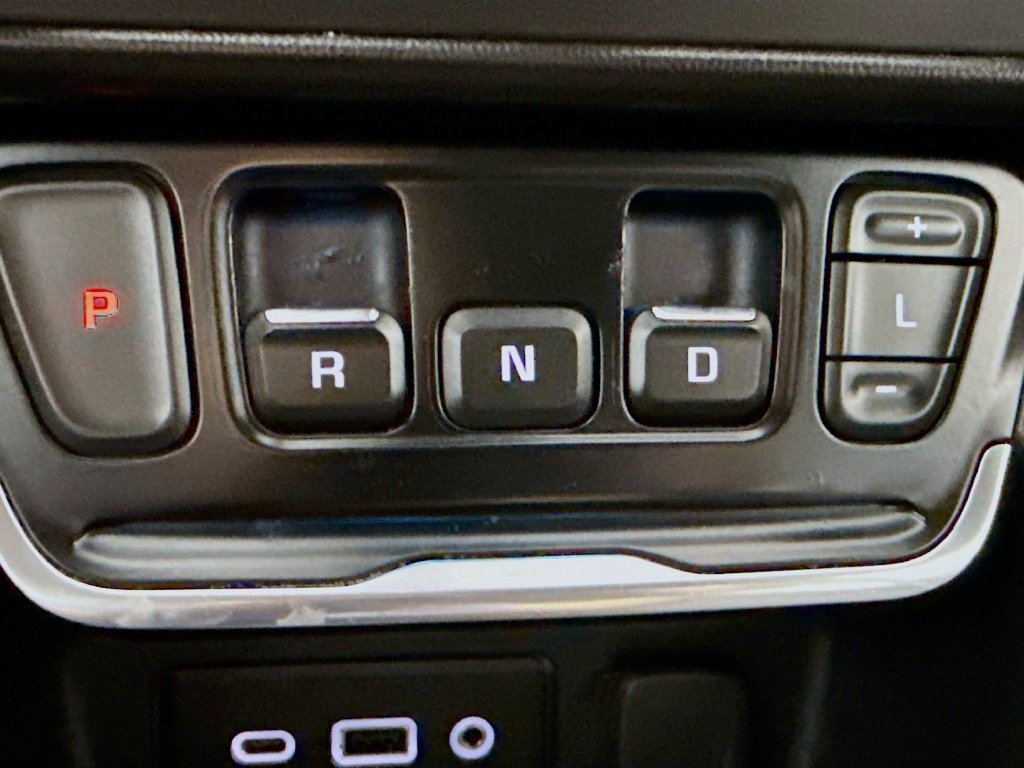 Used 2020 GMC Terrain SLE w/ Driver Convenience Package FWD image 19