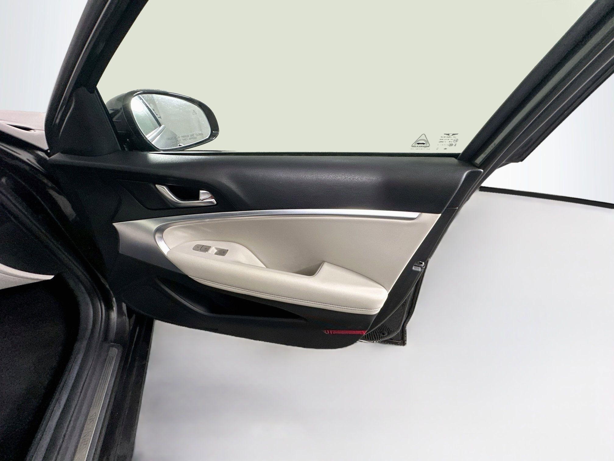 Used 2025 Genesis G70 2.5T RWD image 31