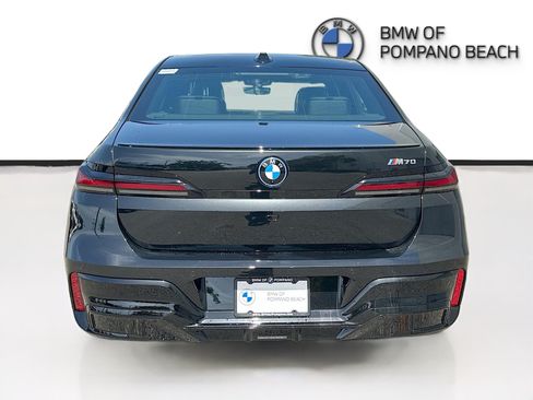 New 2026 BMW i7 M70 AWD/4WD image 6
