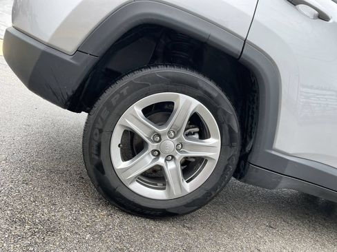 Used 2024 Jeep Compass Latitude AWD/4WD image 12