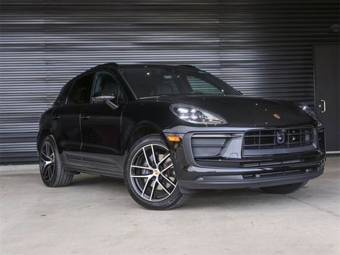 Used 2025 Porsche Macan image 9