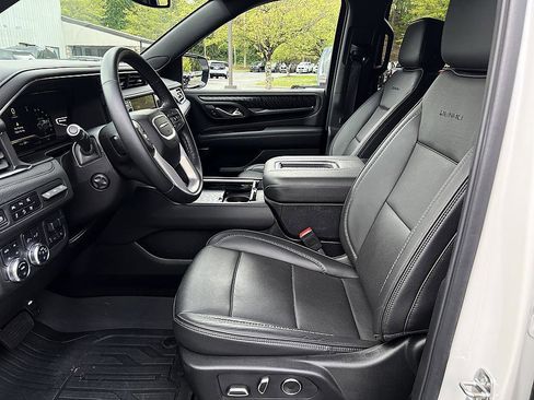 Used 2024 GMC Yukon Denali AWD/4WD image 11