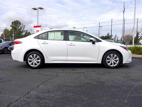 Used 2024 Toyota Corolla LE FWD image 2