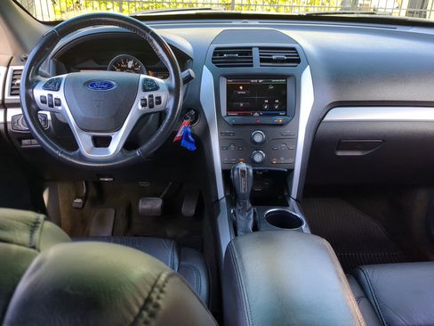 Used 2013 Ford Explorer XLT image 15