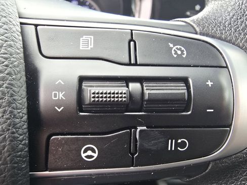 Used 2023 Kia K5 LXS image 32