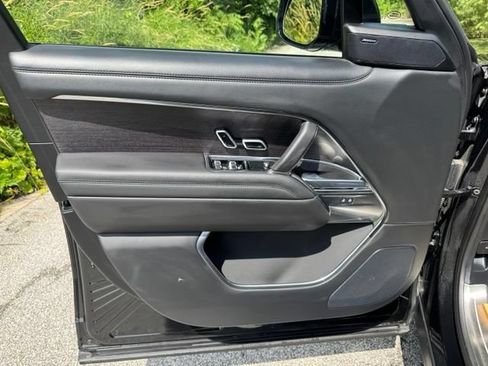 Certified 2025 Land Rover Range Rover SE AWD/4WD image 8