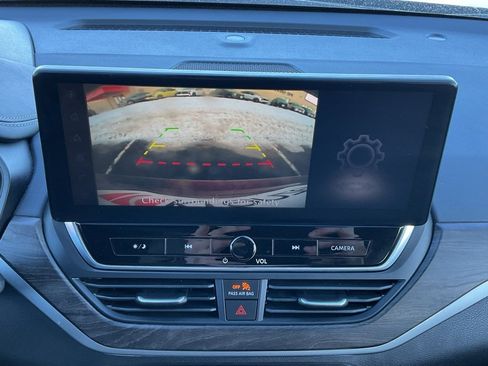 Used 2024 Nissan Altima 2.5 SV w/ SV Premium Package image 15