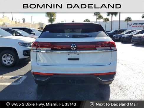 Used 2024 Volkswagen Atlas Cross Sport SE image 6