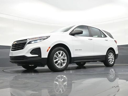 Used 2022 Chevrolet Equinox LS FWD image 23