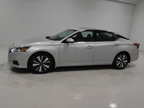 Used 2022 Nissan Altima 2.5 SL image 2
