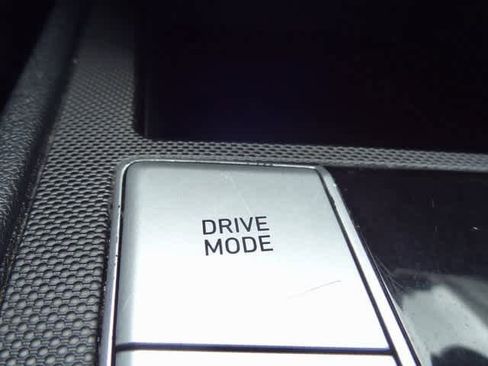 Used 2023 Hyundai Elantra SEL image 29