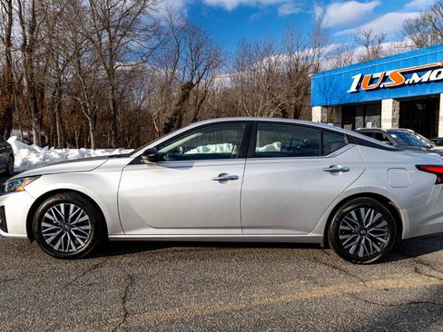 Used 2024 Nissan Altima 2.5 SV image 3