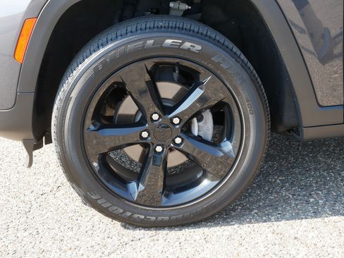 Used 2023 Jeep Grand Cherokee Altitude AWD/4WD image 15