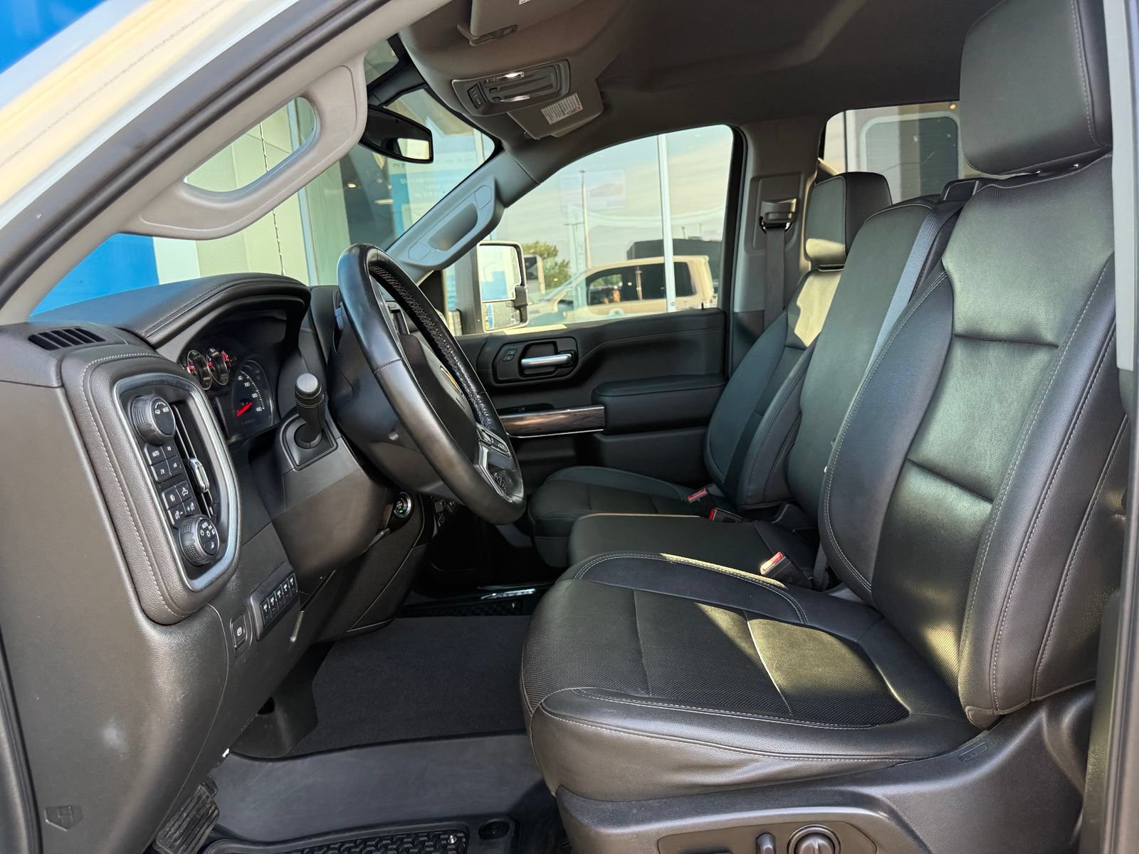 Used 2023 Chevrolet Silverado 2500 LTZ w/ Gooseneck/5TH Wheel Package AWD/4WD image 19