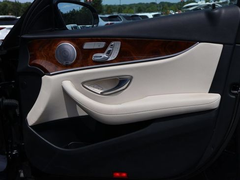 Used 2019 Mercedes-Benz E 300 4MATIC image 13