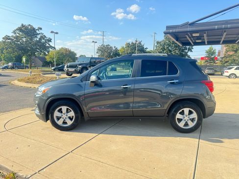 Used 2017 Chevrolet Trax LT w/ LT Convenience Package image 8