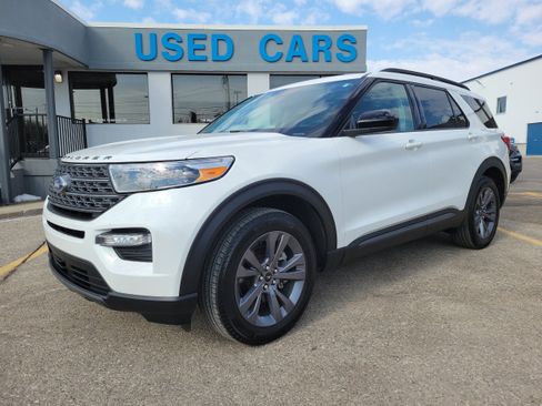 Used 2023 Ford Explorer XLT w/ Equipment Group 202A image 2