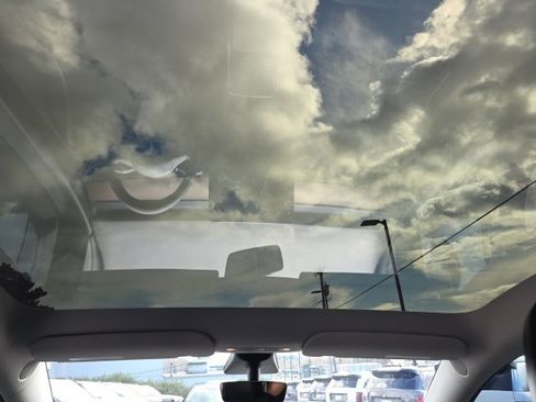 Used 2021 Tesla Model Y Performance image 23