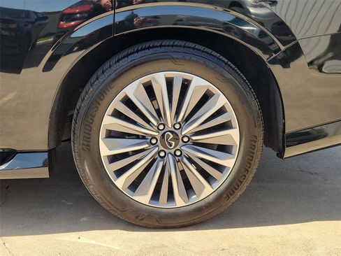 Used 2025 INFINITI QX80 Sensory AWD/4WD image 34
