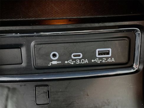 Used 2024 Subaru Ascent Premium w/ Convenience Package image 32