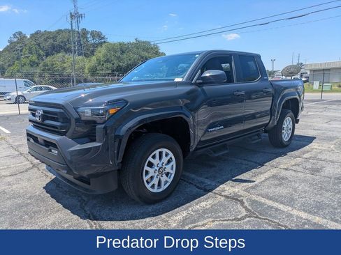 Used 2024 Toyota Tacoma SR5 AWD/4WD image 9