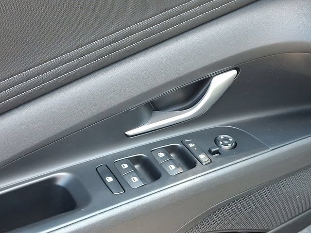 Certified 2025 Hyundai Elantra SEL FWD image 12